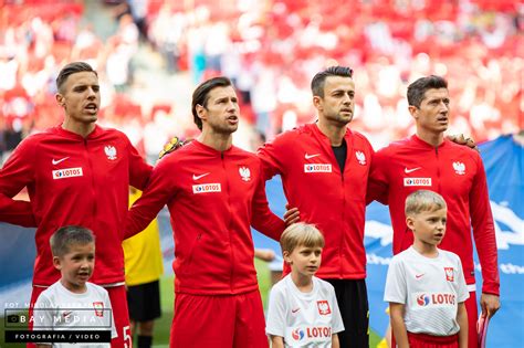 Infografika przedstawiająca zmiany w rankingu FIFA