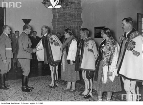 Hans Frank z przedstawicielami Goralenvolk. Źródło: zbiory własne Niklasa Franka