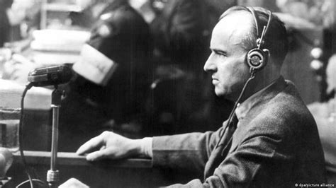 Hans Frank w swojej celi podczas procesów norymberskich