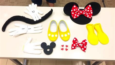 Ilustracja przedstawiająca różne wersje kolorystyczne stroju Myszki Minnie