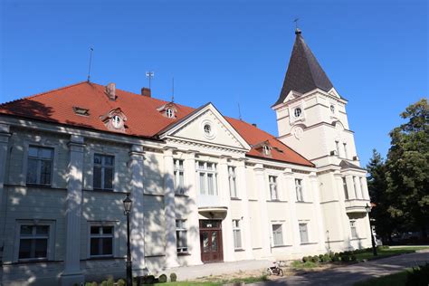 Elewacja zabytkowego Pałacu Kłanino