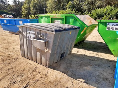 zdjęcie przedstawiające zorganizowane kontenery na odpady zielone na terenie ROD