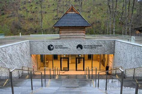 Widok zewnętrzny Centrum Edukacji Przyrodniczej TPN Dolina Kościeliska.