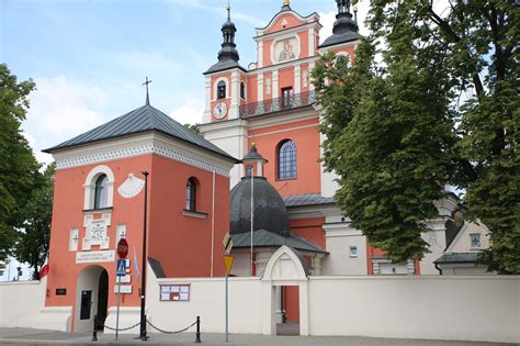 zdjęcie kościoła w Kaszczorku po renowacji