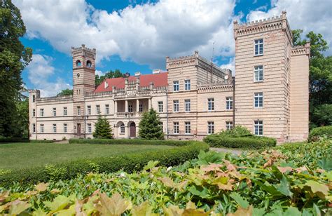 widok na zabytkowy pałac z hotelu Sportwerk