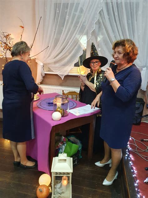 Elegancka sala balowa udekorowana na wieczór andrzejkowy