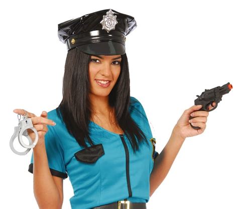 tancerz erotyczny w stroju policjanta