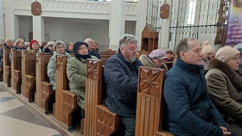 zdjęcie uczestników dnia skupienia w kościele