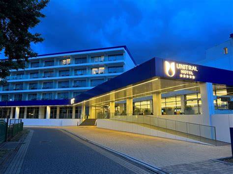 Zdjęcie hotelu Unitral z elementami świątecznymi