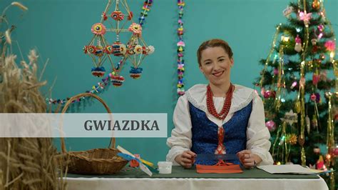 Fotografia przedstawiająca tradycyjne polskie ozdoby choinkowe i kartki świąteczne