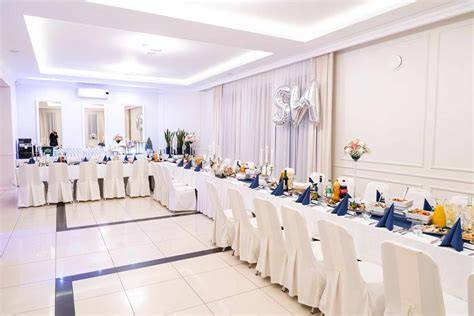 Sala bankietowa udekorowana na studniówkę