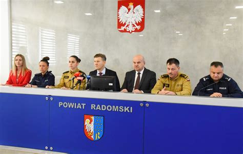 zdjęcie przedstawiające funkcjonariuszy policji podczas akcji profilaktycznej