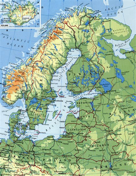 Mapa Skandynawii z zaznaczonymi mrocznymi lasami i fiordami, sugerująca tajemniczą atmosferę.