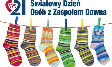 Dzieci tworzą serca dla kolegi z zespołem Downa, symbolizujące tolerancję.