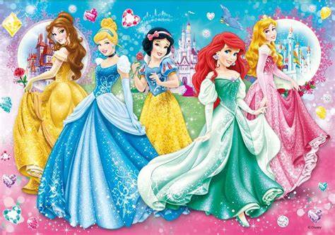 Kolaż zdjęć przedstawiający popularne księżniczki z bajek: Elsa, Ariel, Belle.
