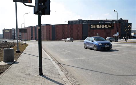 Estakada prowadząca do Galerii Serenada