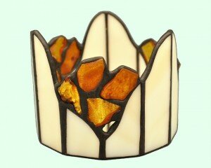 Z bursztynem - świecznik